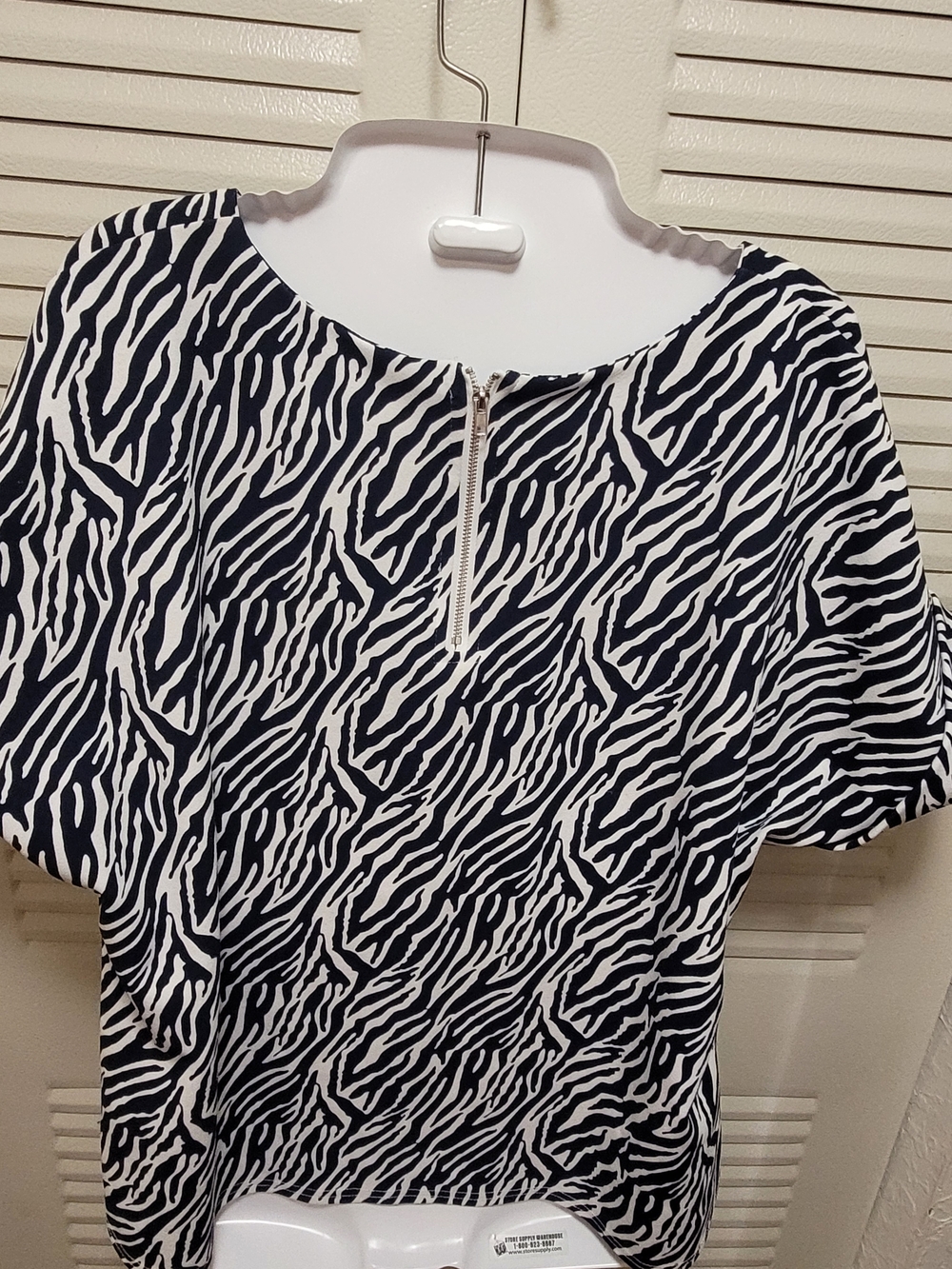 MELLODAY Navy Blue & White Zebra Print Scoop Neck Short Sleeve Tee - Picture 2 of 3